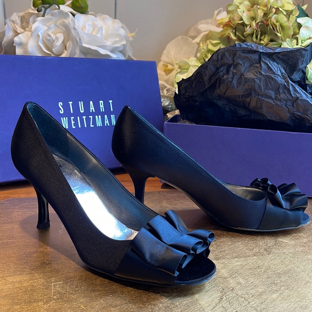 NWOT! Stuart Weitzman Gigi Ritz Peep Toe Heels in Black Satin